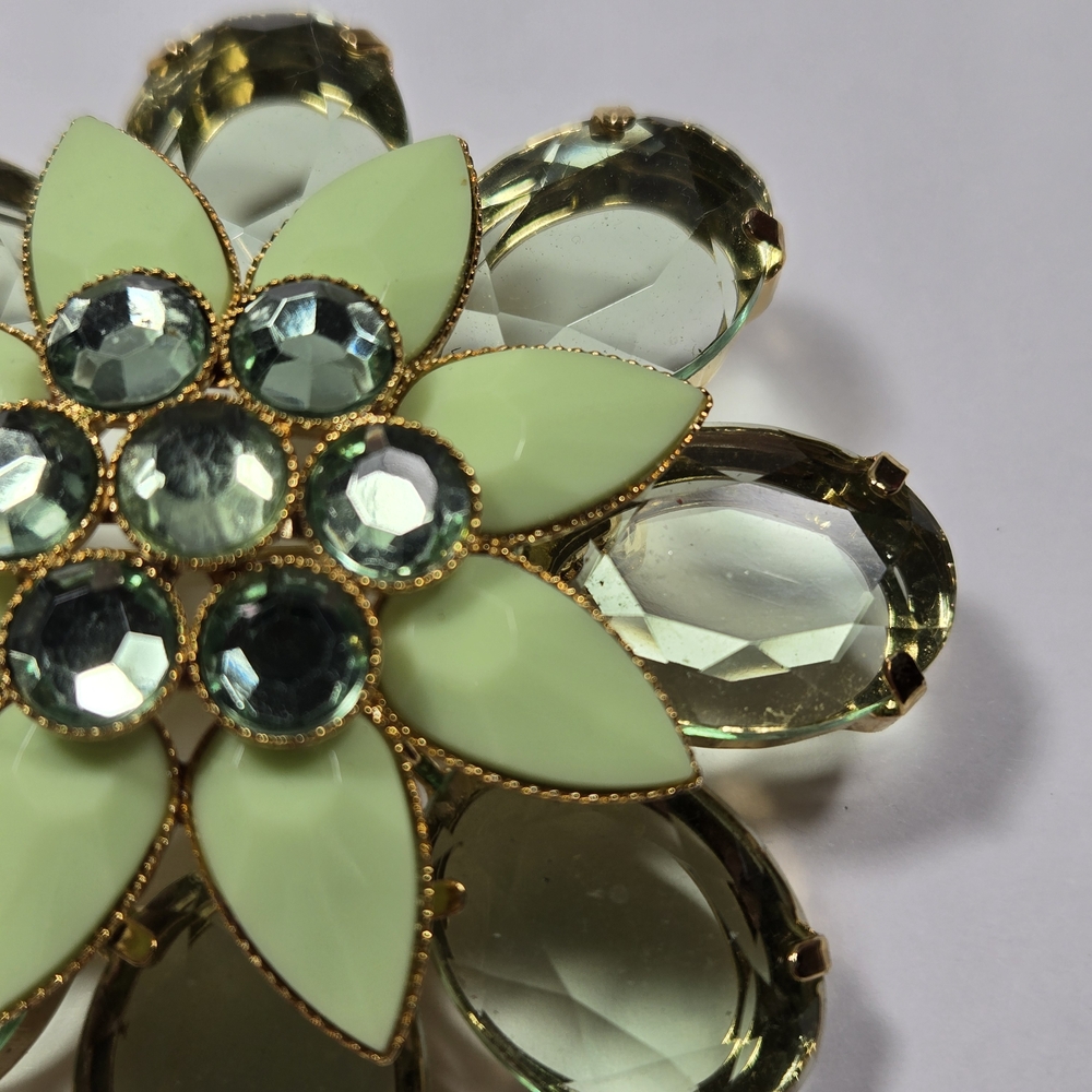 Gold Tone Trim Light Green Floral Glass Crystal Brooch - Picture 11 of 16